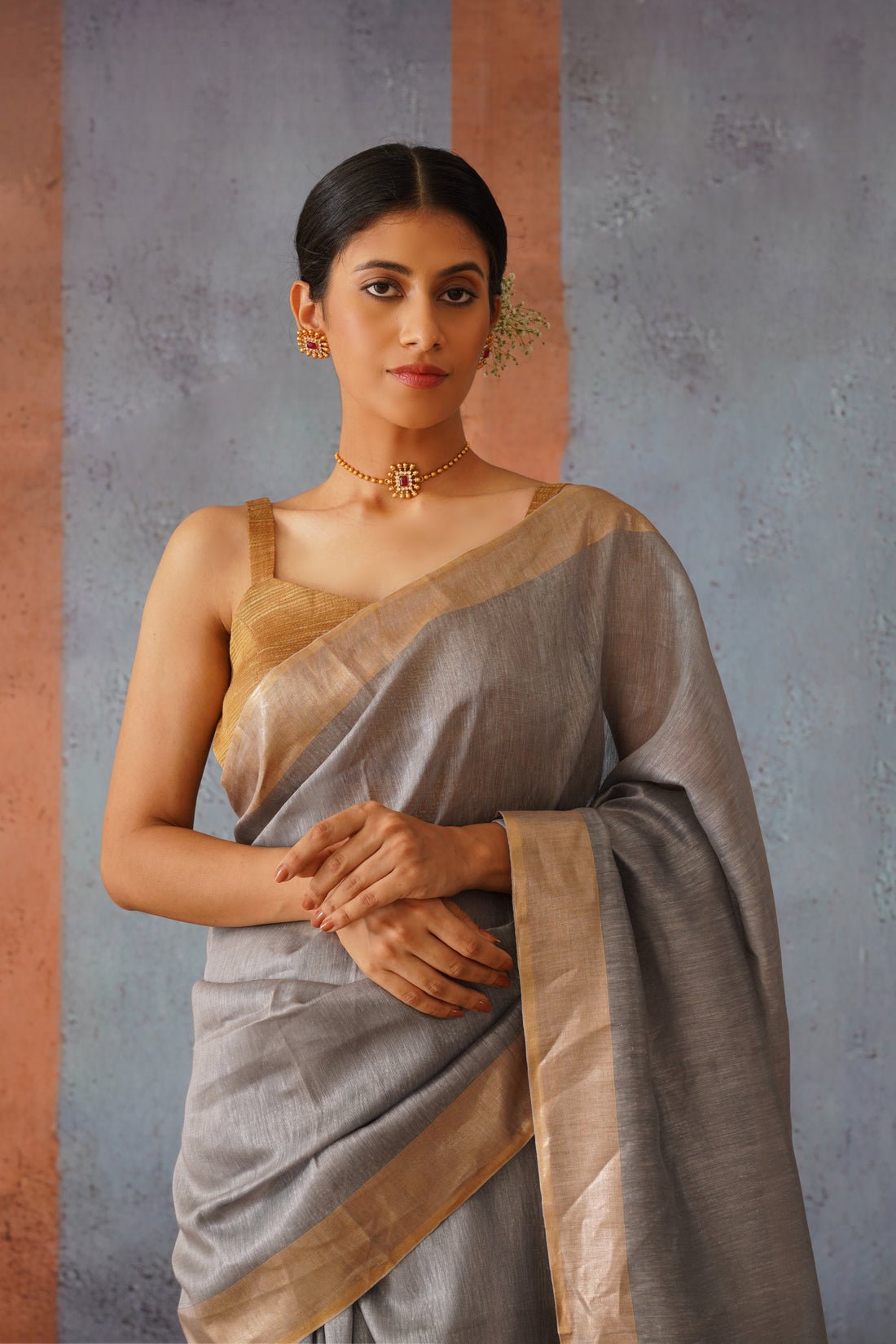Grey Linen Silk Sari with Striking Gold Zari Pallu - Image 2