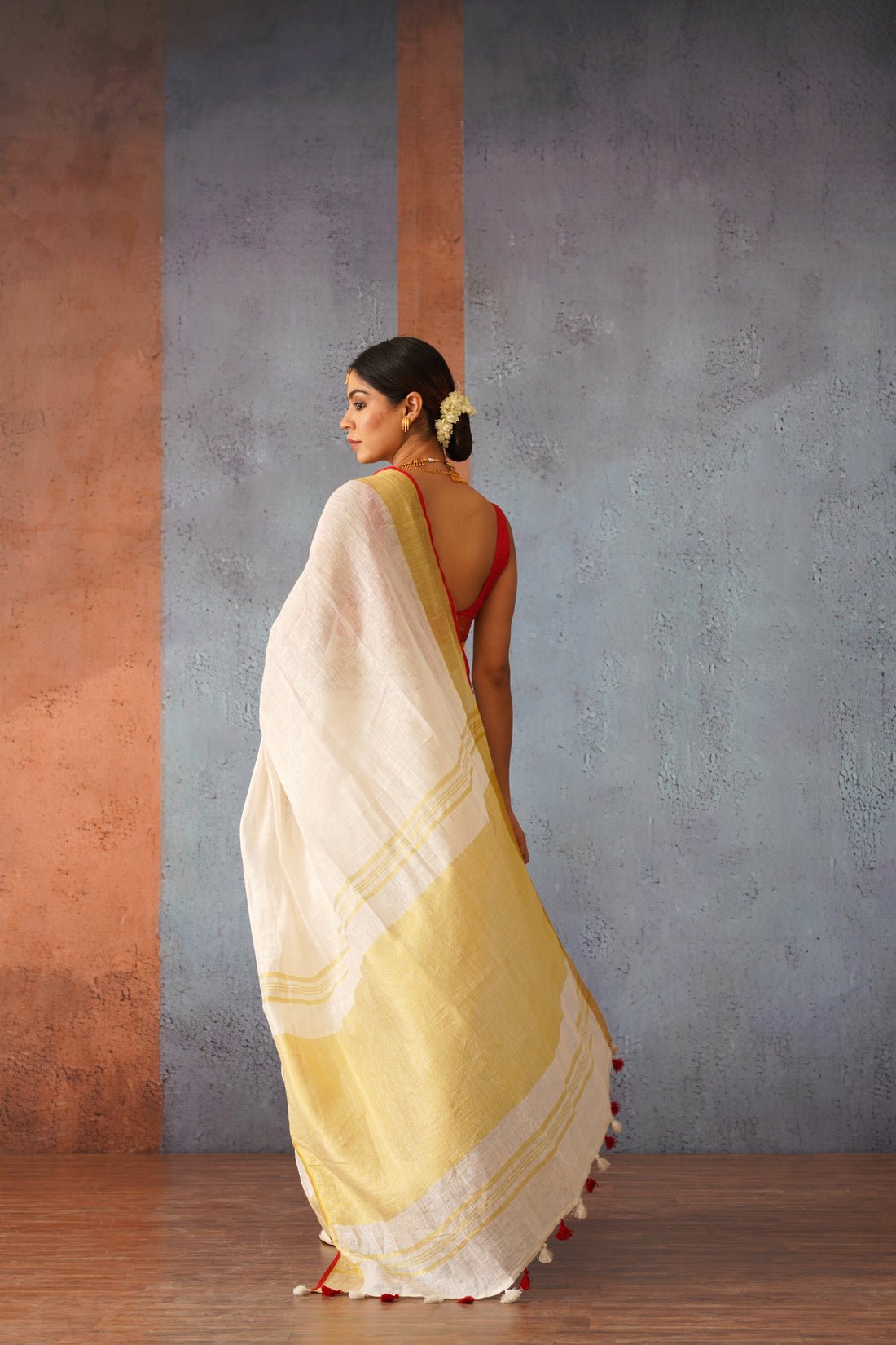 Festive Off White Handloom Linen Sari with Red Border & Gold Zari Pallu - Image 2