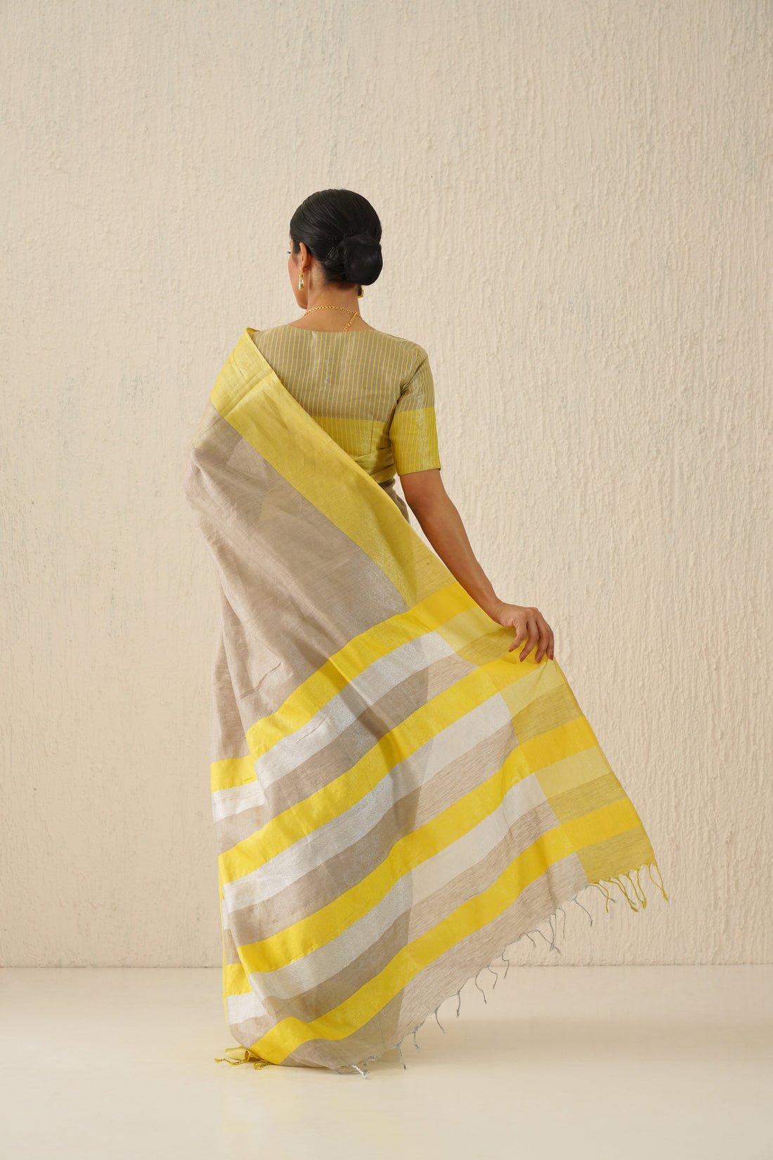 Silver & Yellow Handloom Tissue Linen Sari - Image 4