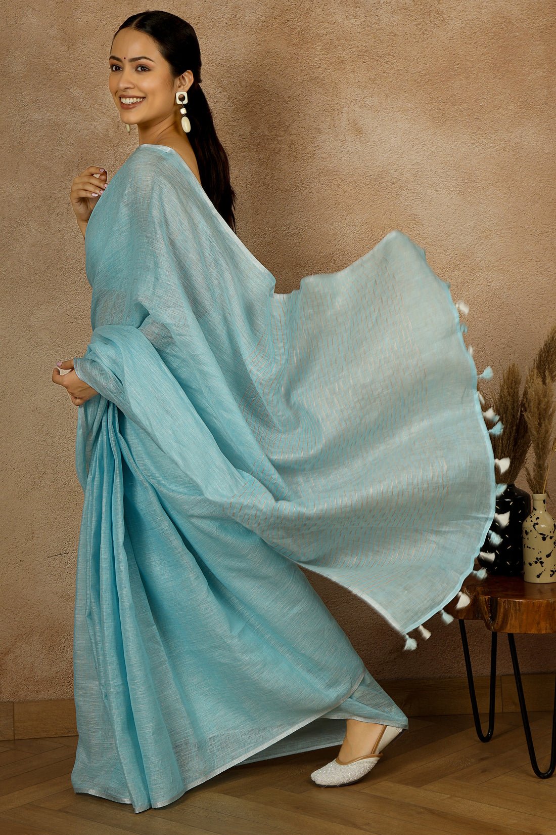 Hawaii Sky Blue Linen Sari with zari on pallu - Image 2