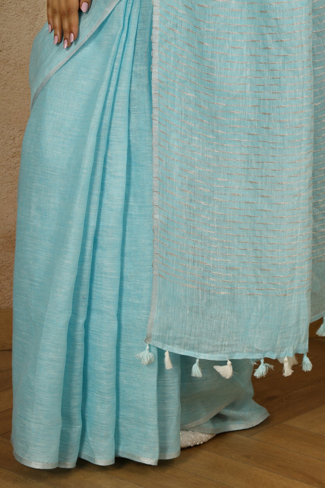 Hawaii Sky Blue Linen Sari with zari on pallu - Image 3