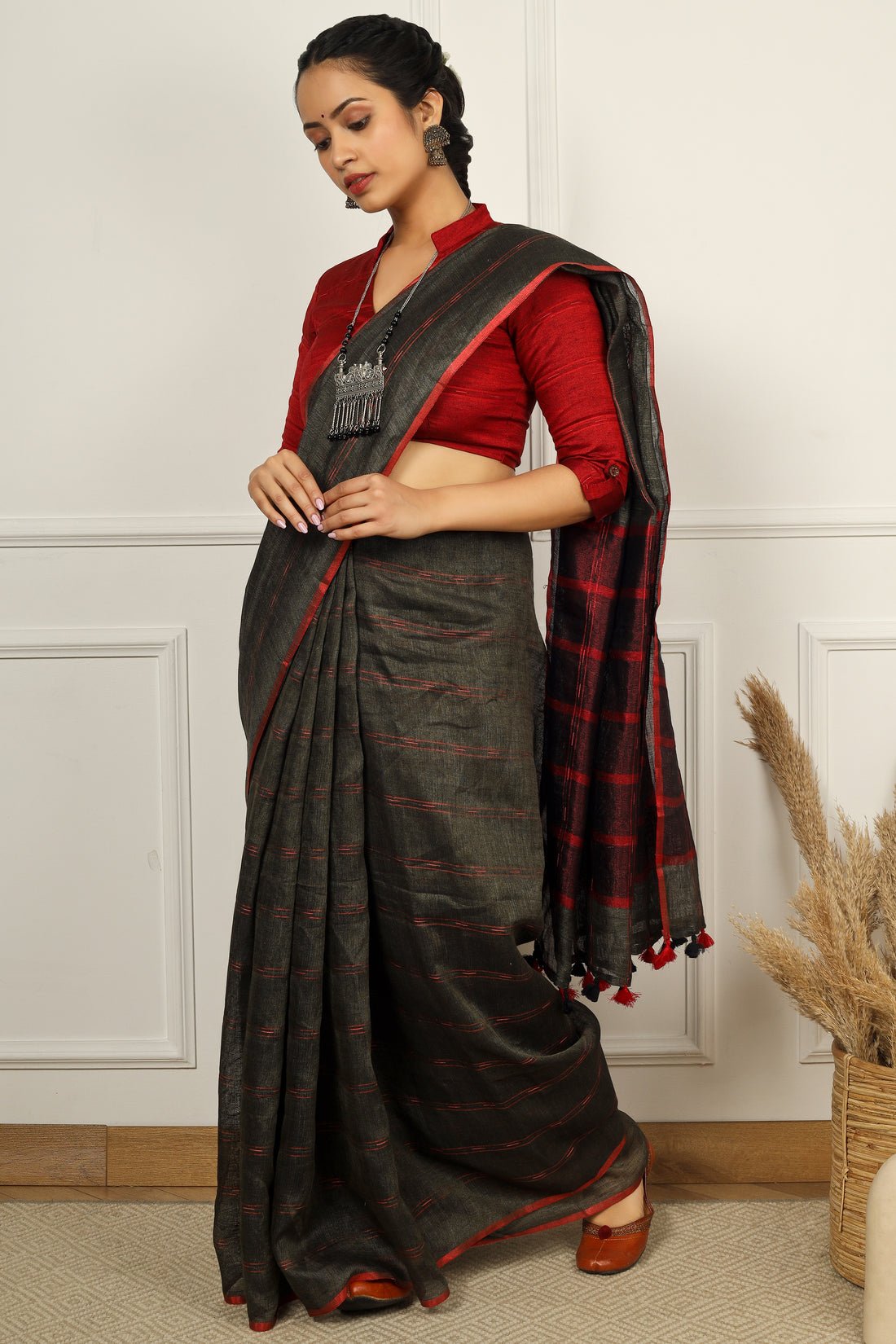 Kaira Linen Sari - Image 3