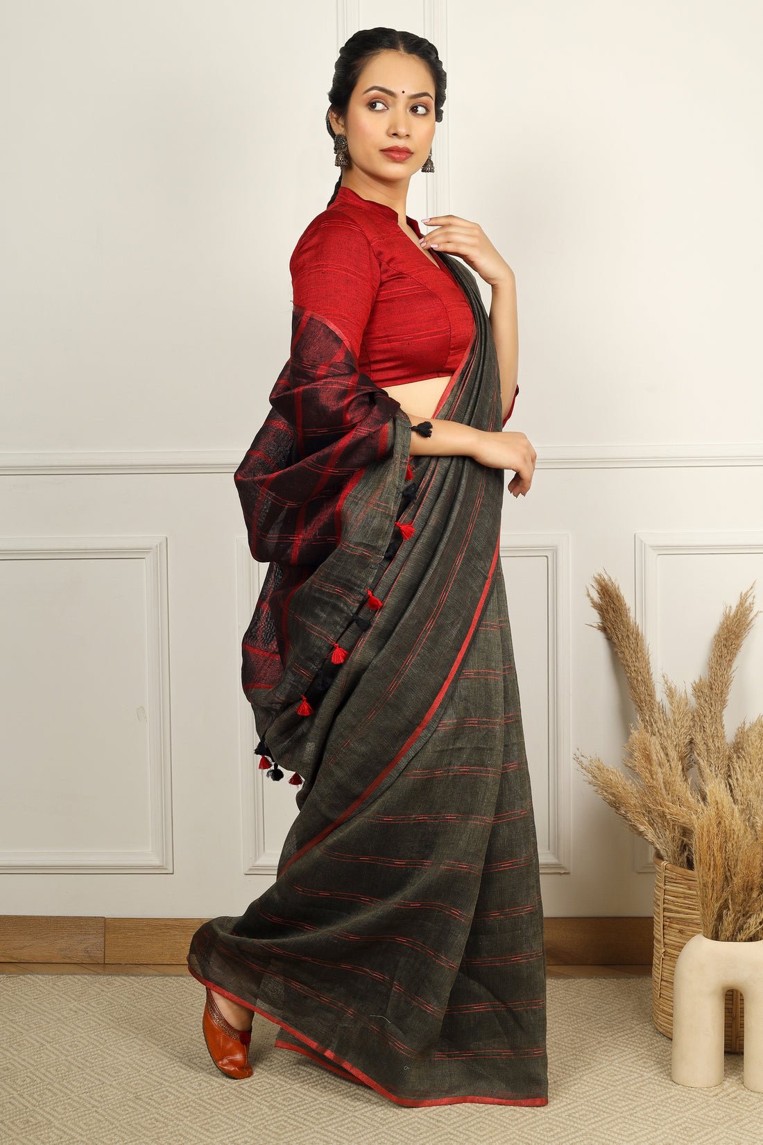Kaira Linen Sari - Image 2