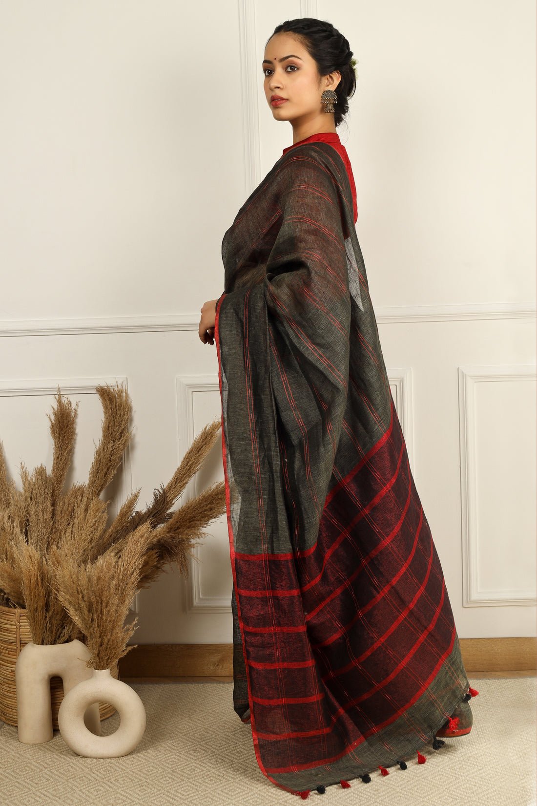 Kaira Linen Sari - Image 4