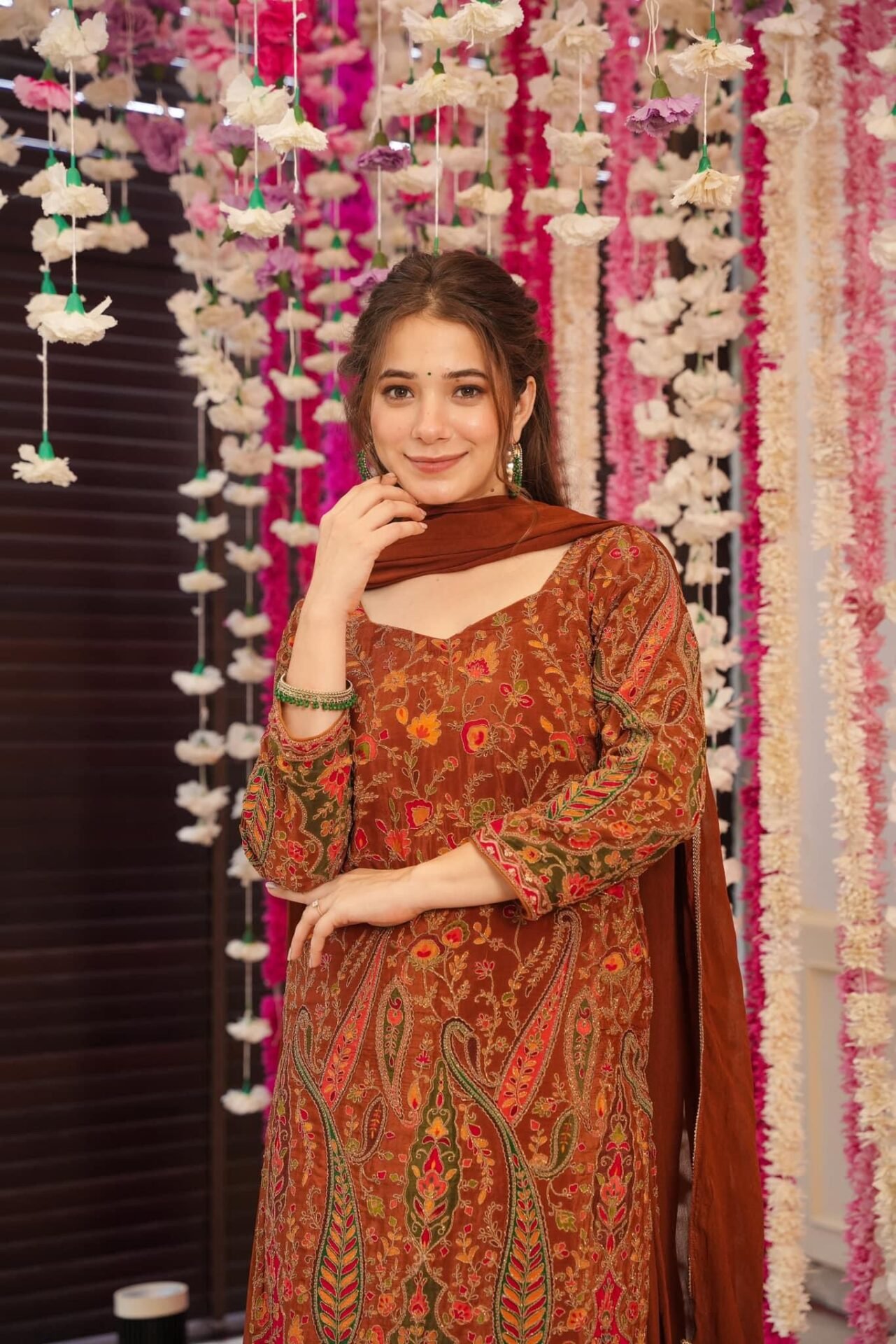 Caramel classic heavy embroidered suit set - Image 2