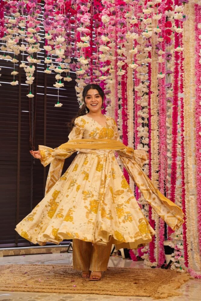 Leah yellow muslin suit set - Image 3