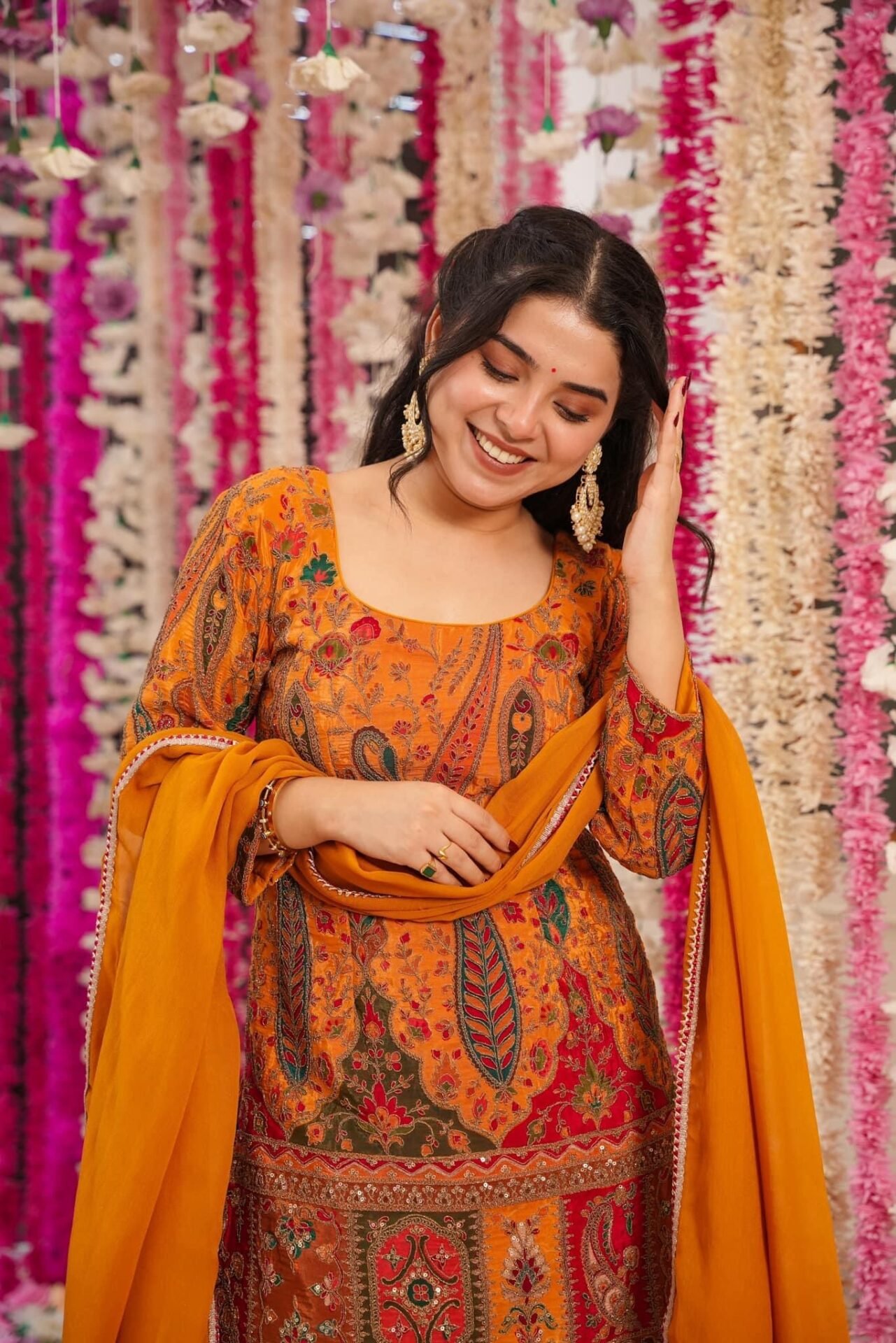 Vidya heavy embroidered suit set - Image 3