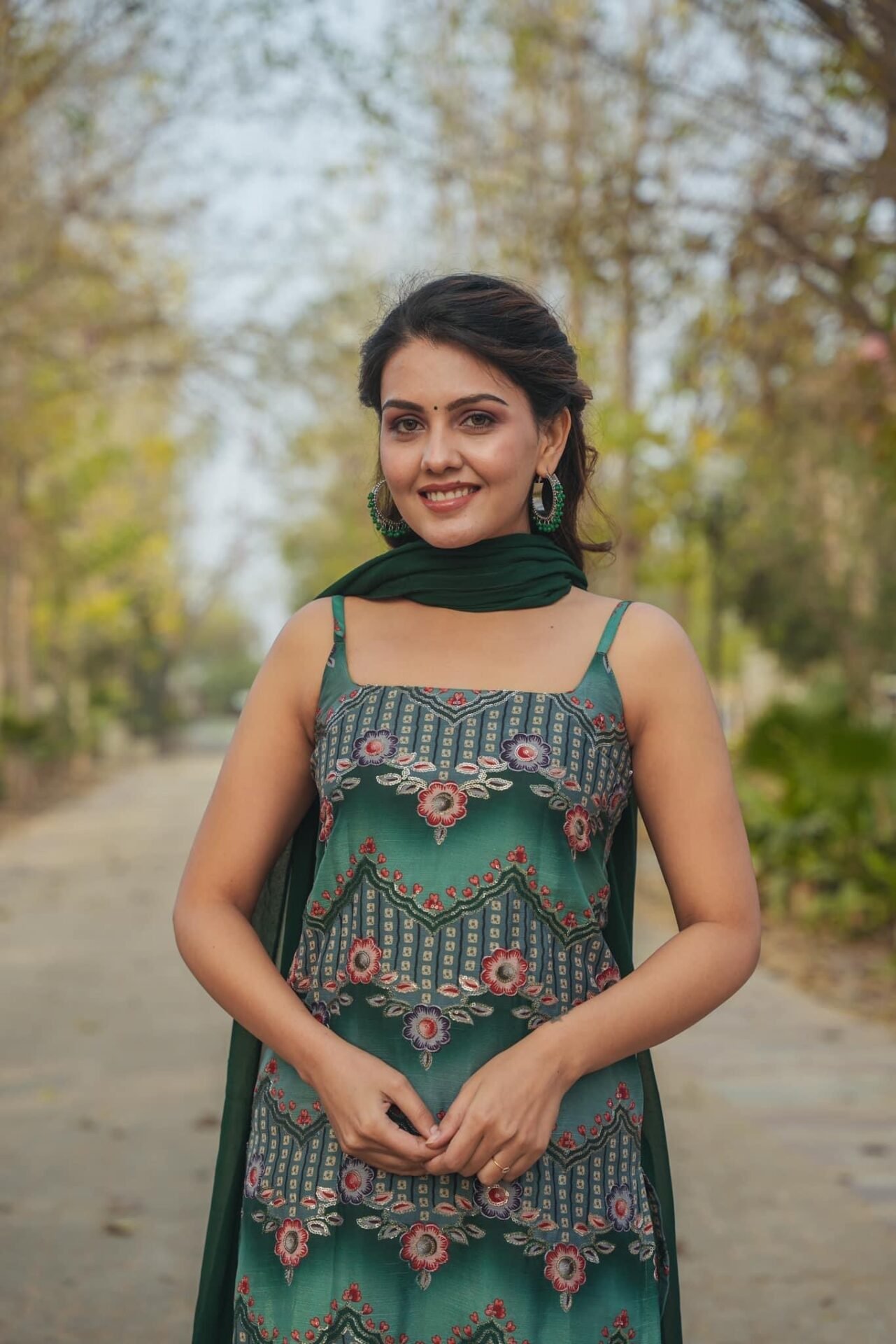 GREEN UPADDA STRAIGHT SUIT SET - Image 4