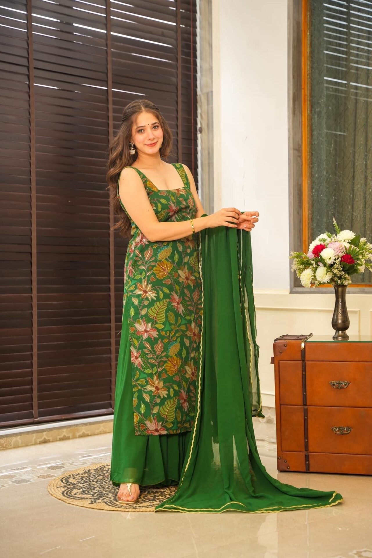 Sparkling green embroidered set - Image 2