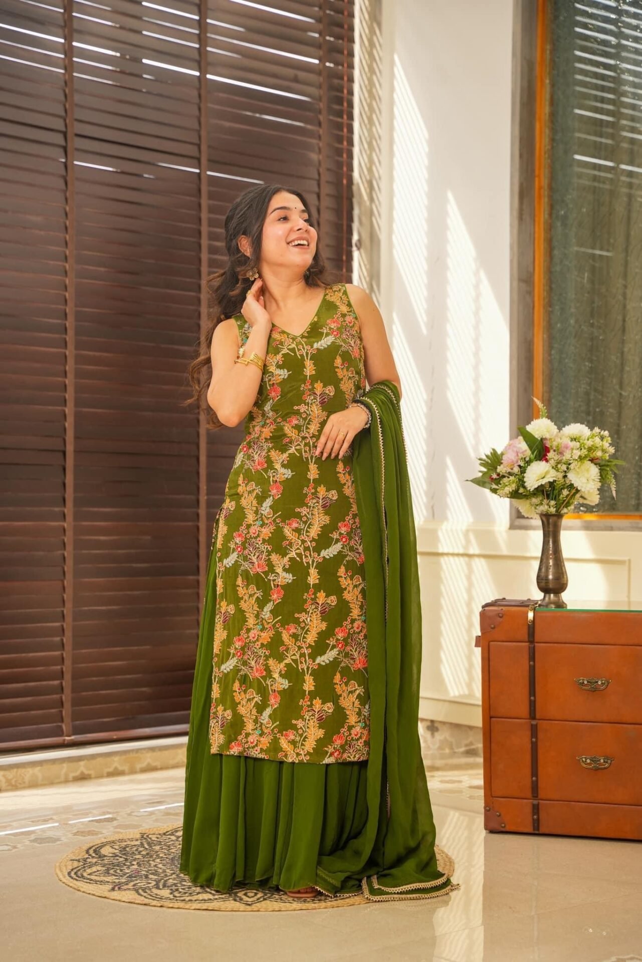 sakhi green heavy embroidered set - Image 3