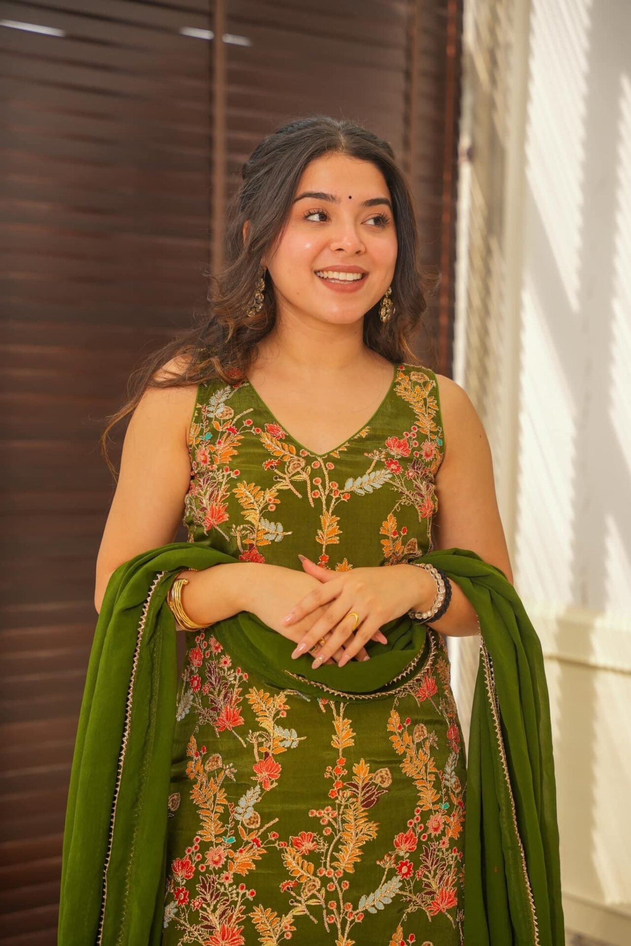 sakhi green heavy embroidered set - Image 2