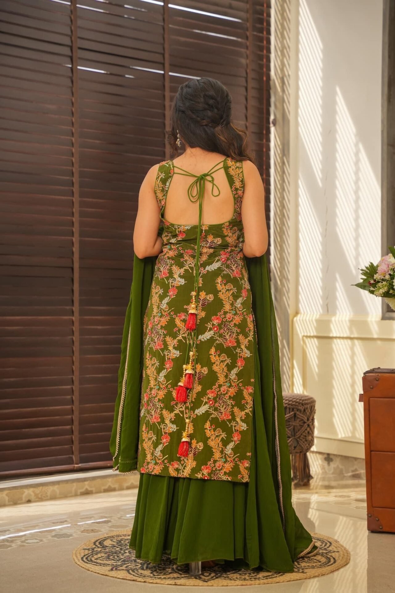 sakhi green heavy embroidered set - Image 4