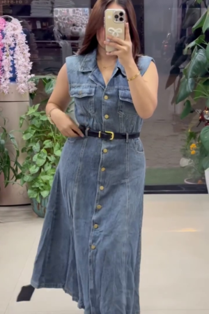 Sleeveless Button-Down Denim Maxi Dress with Front Slit, Collar Neckline, Waist Detailing and Pocket Design – Casual Western Wear for Women