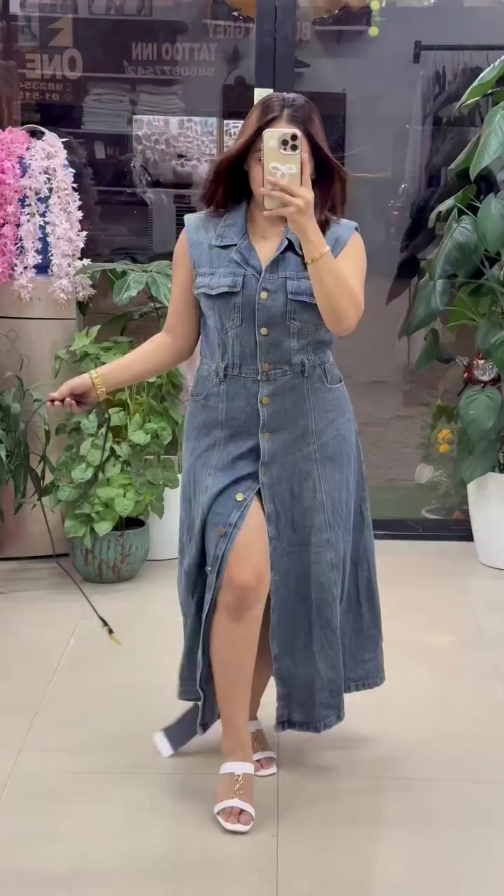 Sleeveless Button-Down Denim Maxi Dress with Front Slit, Collar Neckline, Waist Detailing and Pocket Design – Casual Western Wear for Women - Image 2