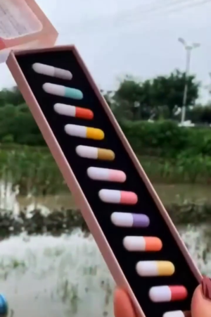 Vibrant Multi-Color Capsule-Shaped Lipstick Set – 12-Piece Matte & Moisturizing Lip Color Collection in Compact Pill-Shaped Design, Portable and Gift-Ready for On-the-Go Glam