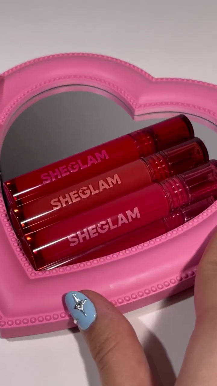 High-Shine Hydrating Lip Gloss – A Bold, Pigment-Packed Gloss with a Plush Doe-Foot Applicator for Effortless Precision, Delivering Vibrant Color and Mirror-Like Shine in One Smooth Swipe - Image 2