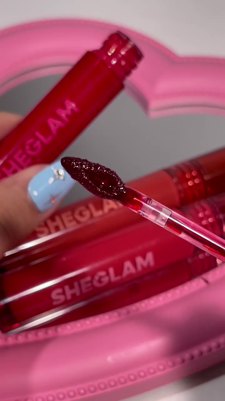High-Shine Hydrating Lip Gloss – A Bold, Pigment-Packed Gloss with a Plush Doe-Foot Applicator for Effortless Precision, Delivering Vibrant Color and Mirror-Like Shine in One Smooth Swipe