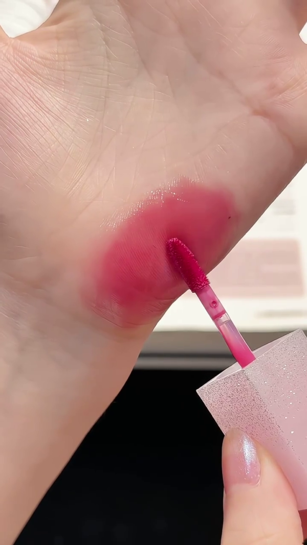 Hydrating Glossy Lip Tint with Velvet Smooth Finish – Long-Lasting, High-Pigment Formula in a Luxurious Sparkle-Glazed Pink Packaging – Moisturizing and Lightweight Lip Color - Image 3