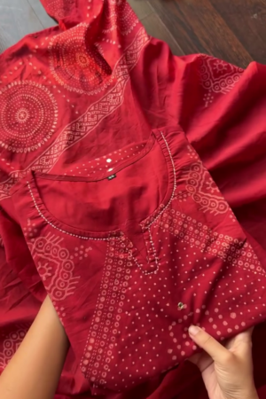 Maroon Bandhani-Print Cotton Kurti Set with Intricate Mirror Work and Printed Dupatta – Comfortable and Stylish Ethnic Wear for Festive, Traditional, and Everyday Looks