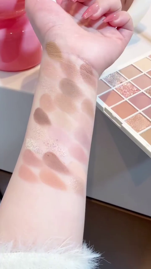 Gogo Tales 24-Color Eyeshadow Palette with Matte, Shimmer, and Glitter Finishes for Versatile Day-to-Night Looks - Image 2