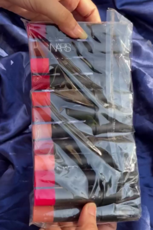 12 Richly Pigmented Long-Lasting Crayon Lipsticks in a Variety of Bold, Nude, Red, and Everyday Shades with Smooth Application and Luxurious Matte Finish – Perfect for All Skin Tones and Occasions