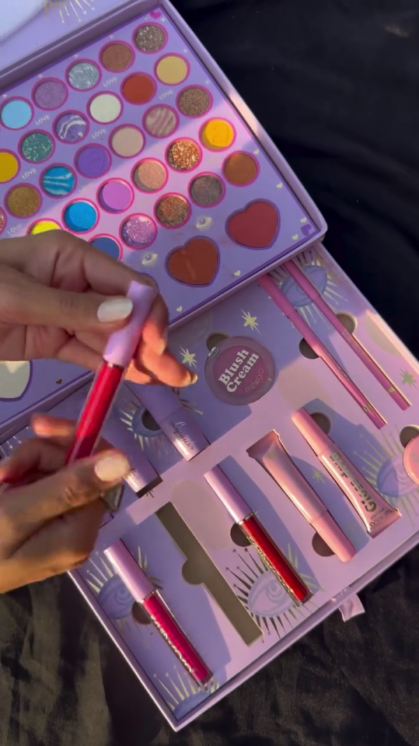All-in-One Dreamy Makeup Gift Set with 54 Eyeshadows, Heart-Shaped Face Shades, Lip Colors, and Tools – Artistic Box Design for Creative Looks, Daily Glam, and Gifting - Image 4